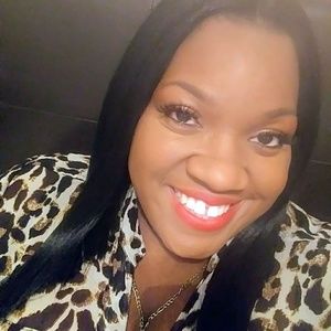 Meet your Posher, Corina